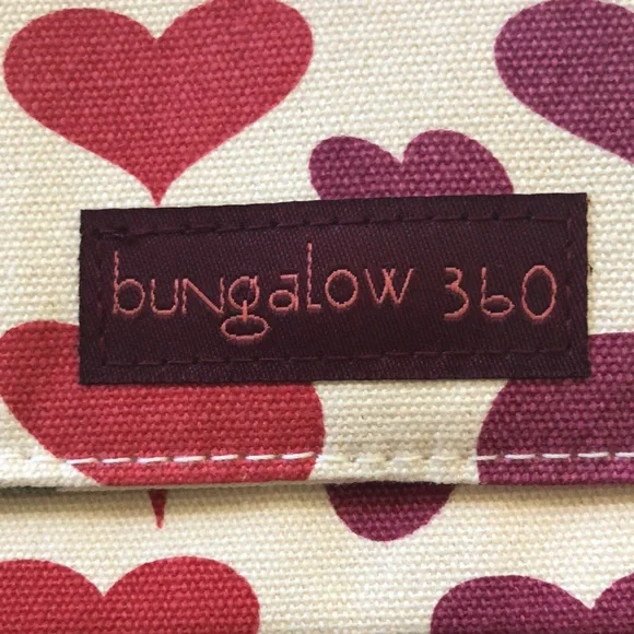 Bungalow 360 Women's Cotton Canvas Heart Wristlet - New with Tags - Picture 3 of 9